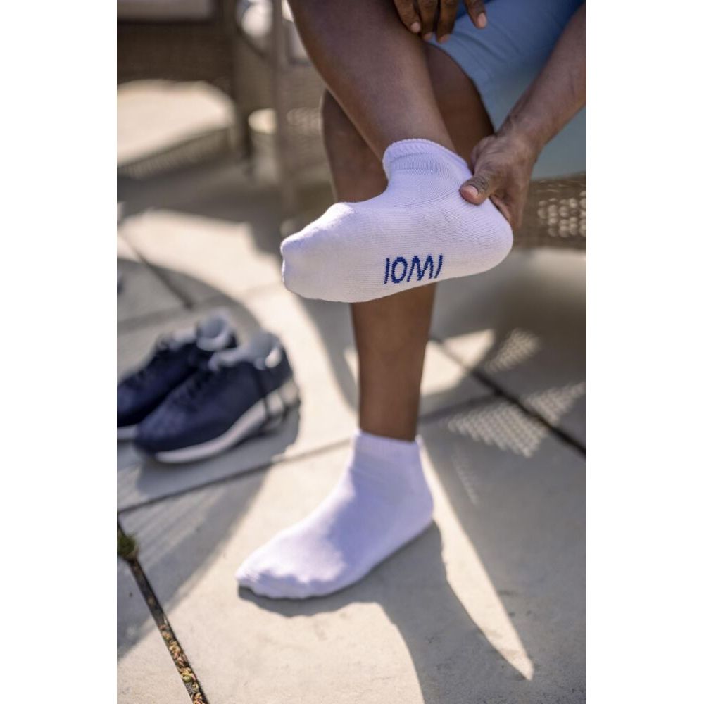 X963 IOMI 3 Pair Diabetic Trainer Socks (White)